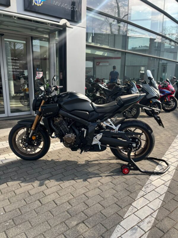 HONDA CB650R E-Clutch  2026