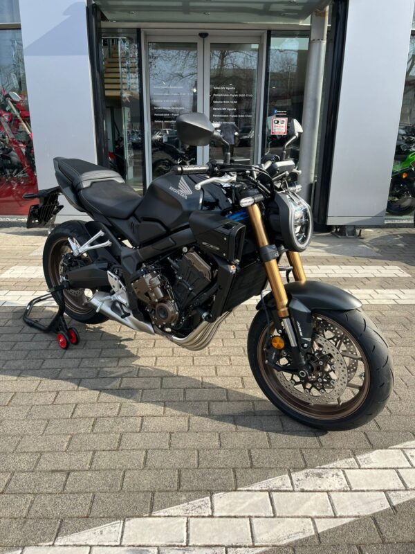 HONDA CB650R E-Clutch  2026